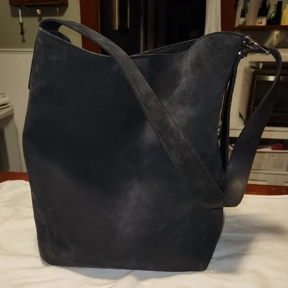 Madewell Essential Bucket Tote - Picture 2 of 7